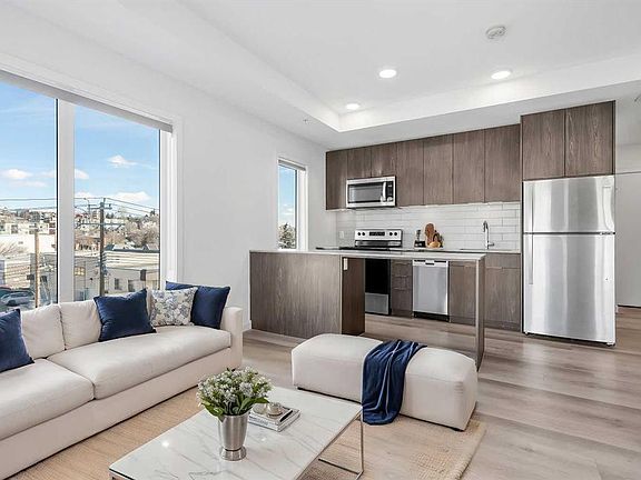 4th image of 455 E 1st Ave NE #401