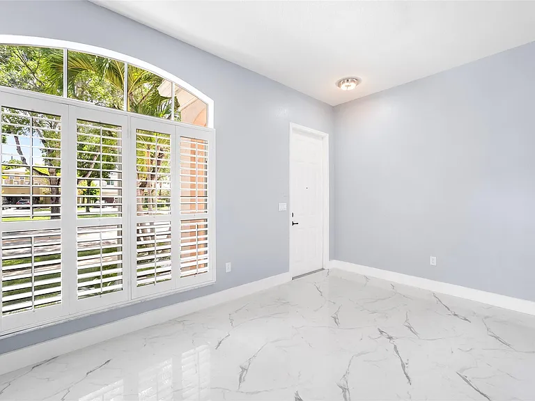 5030 SW 155th Ter — Photo 7
