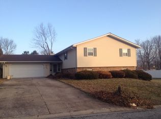 906 Long Branch Rd, Troy, IL 62294