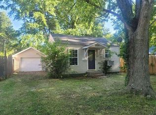 224 W South St, Aurora, MO 65605