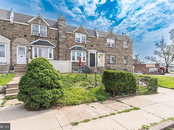 2nd image of 1581 Devereaux Ave