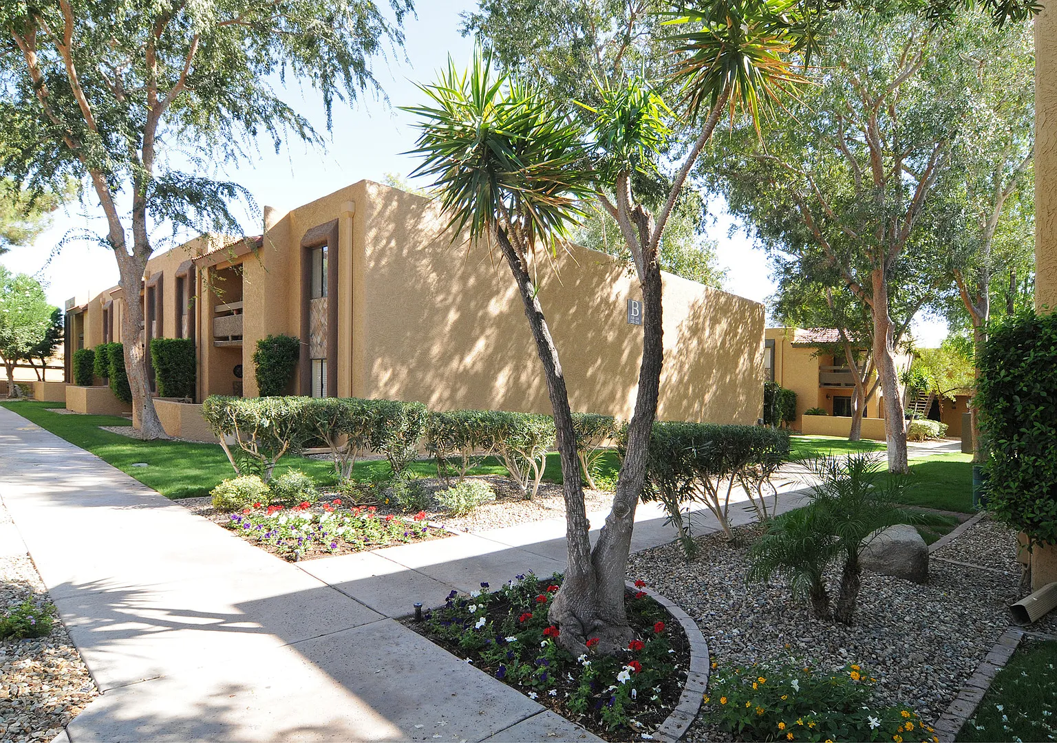 Spacious Condo near Old Town Scottsdale — Photo 4