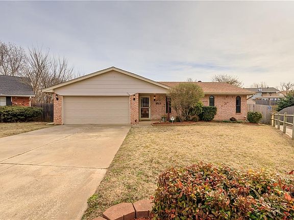 3rd image of 124 Aspen Dr