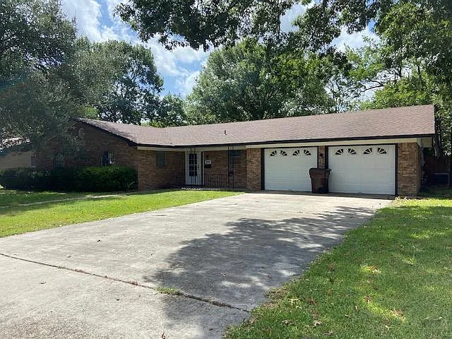 3 bed, 2.0 bath, 1777 sqft, $1,900 — Photo 2