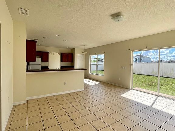 3rd image of 2352 Rock Dr