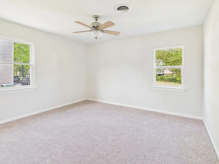 2336 Sara Ln — Photo 26