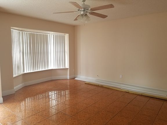 5th image of 1723 W Henry Ave