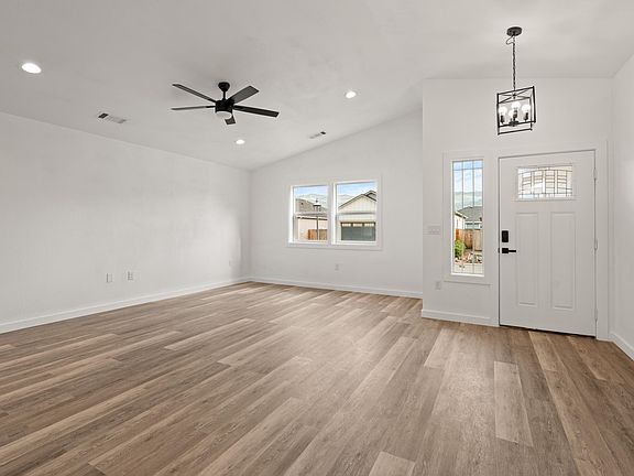 4th image of 221 Christopher Way