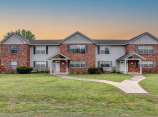 800 W Tahlequah St APT D, Siloam Springs, AR 72761