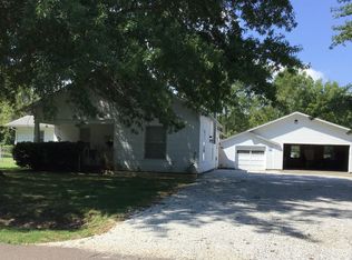 1433 N Lafontaine Ave, Springfield, MO 65802