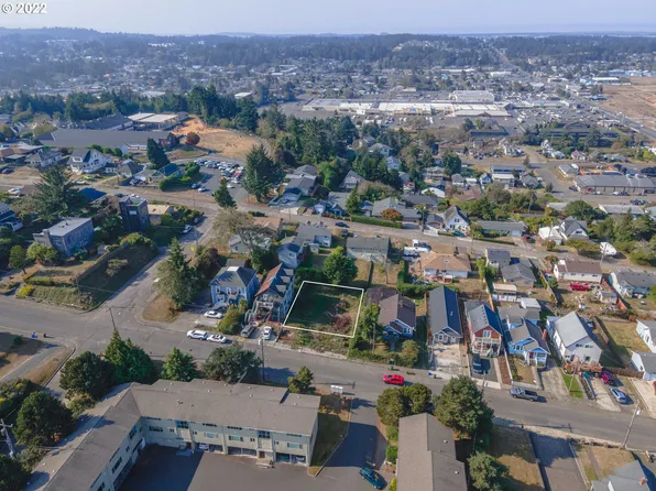 2172 McPherson Ave, North Bend, OR 97459