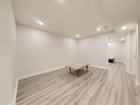 5th image of 19 Sterritt Dr