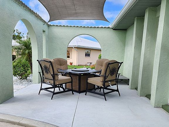 Front garden seating area