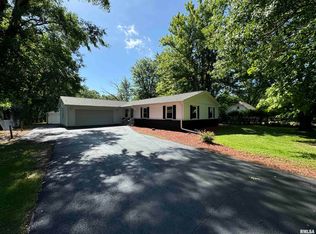 104 Lakeview Dr, East Galesburg, IL 61430