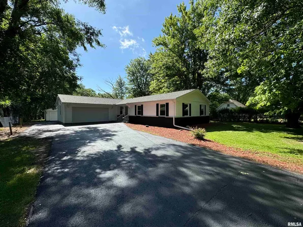 104 Lakeview Dr, East Galesburg, IL 61430