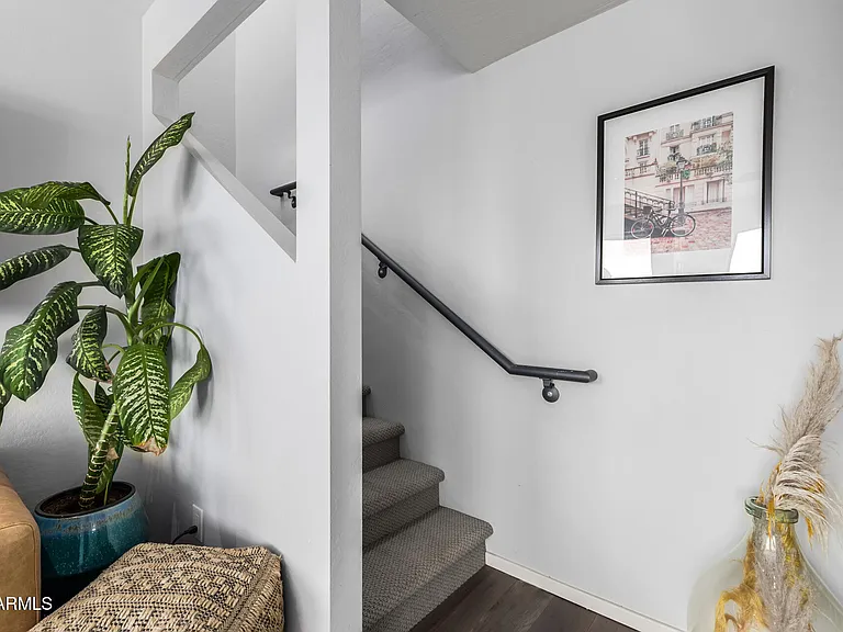 2740 E Roma Ave — Photo 32