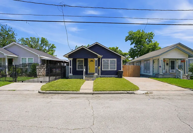 5315 Bell St — Photo 1