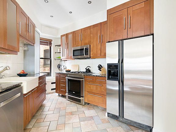 4th image of 296 Sterling Pl APT 8