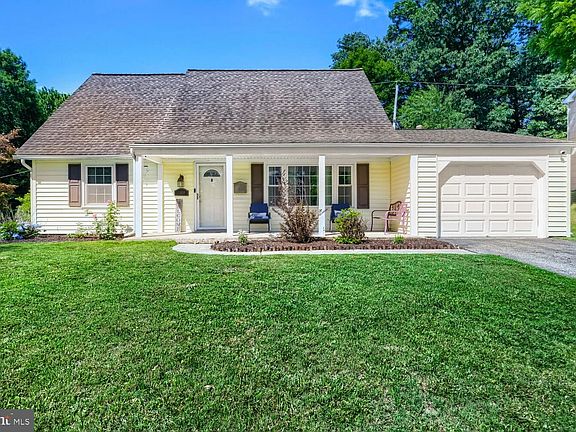 2nd image of 13459 Overbrook Ln