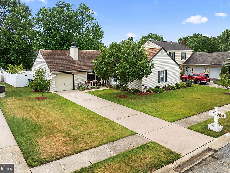 1st image of 152 Applewood Dr