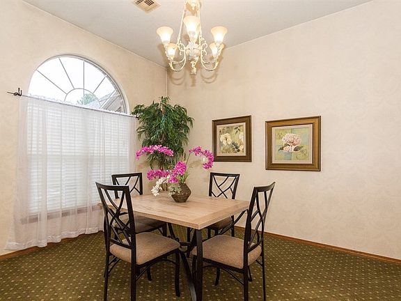 5th image of 2703 Parkwood Ct