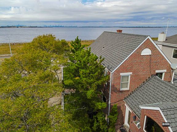 3rd image of 464 Beach 145th St