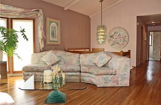 4th image of 47 Eggers St