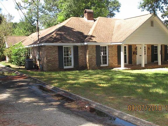 3rd image of 3741 McClellan Dr
