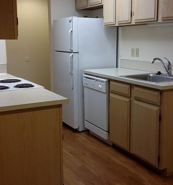 1st image of 1810 N 107th St APT 103E