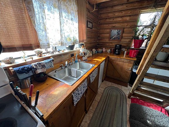 5th image of 7312 Riverview Rd