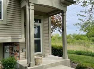 951 Ellsworth Dr, Grayslake, IL