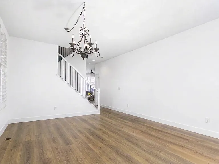 643 Grimson Pl — Photo 5
