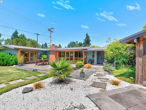 5th image of 826 Delmar Pl