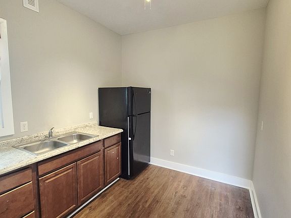 3rd image of 1901 Fairmount Ave Unit A