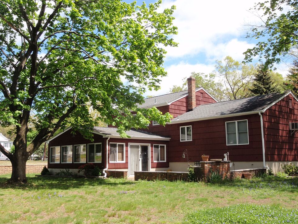 Large, flat & private yard