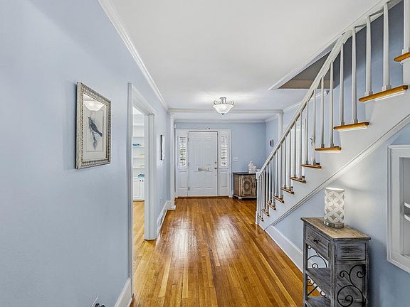 4th image of 445 Connecticut Ave