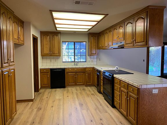 3rd image of 436 Evergreen Dr