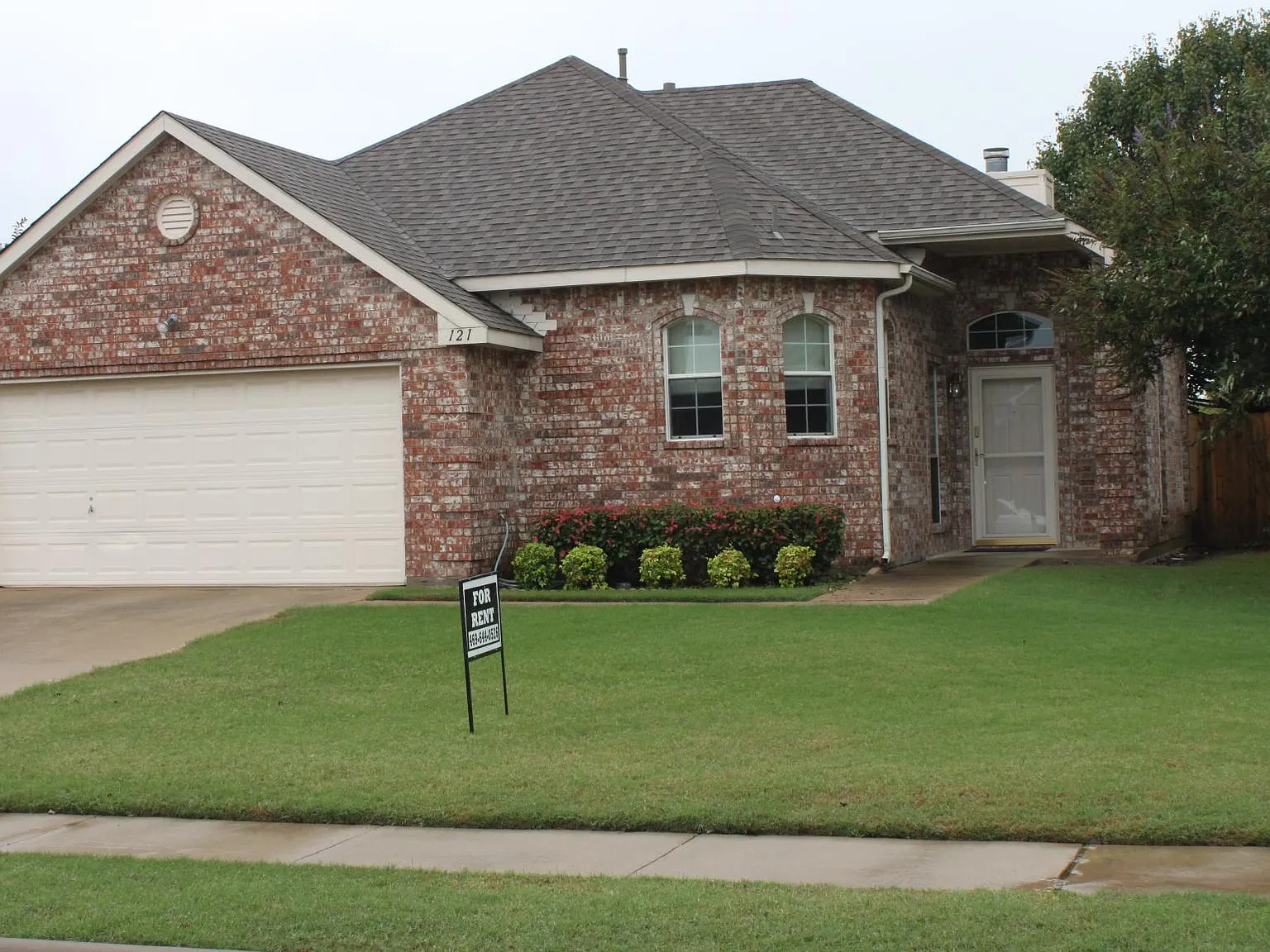 3 bed, 1276 sqft, $1,925 — Photo 1