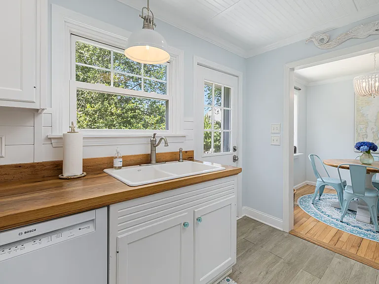 133 Carroll Ave — Photo 14