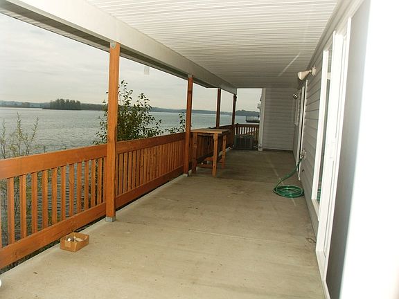 Covered lower deck