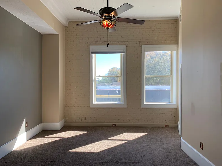 135 W Union St — Photo 6