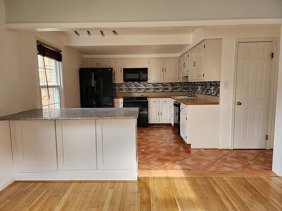 4th image of 3157 Lindenwood Ln