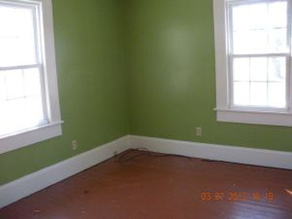 5th image of 101 E Banks St