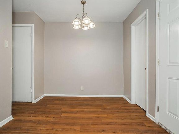 5th image of 2411 Mission Hill Dr