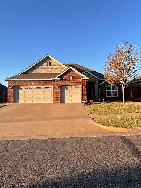 3 bed, 1872 sqft, $2,350 — Photo 1