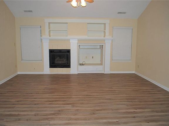 4th image of 1512 Hilltop Dr