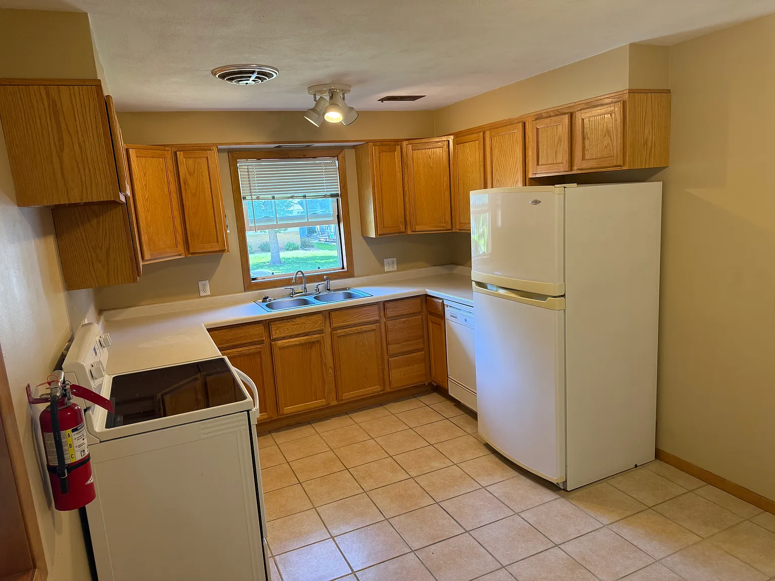 2 bed, $900 — Photo 3