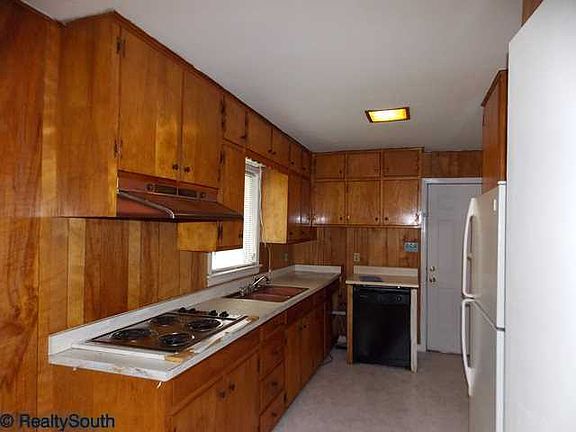 4th image of 2210 Norwood Blvd