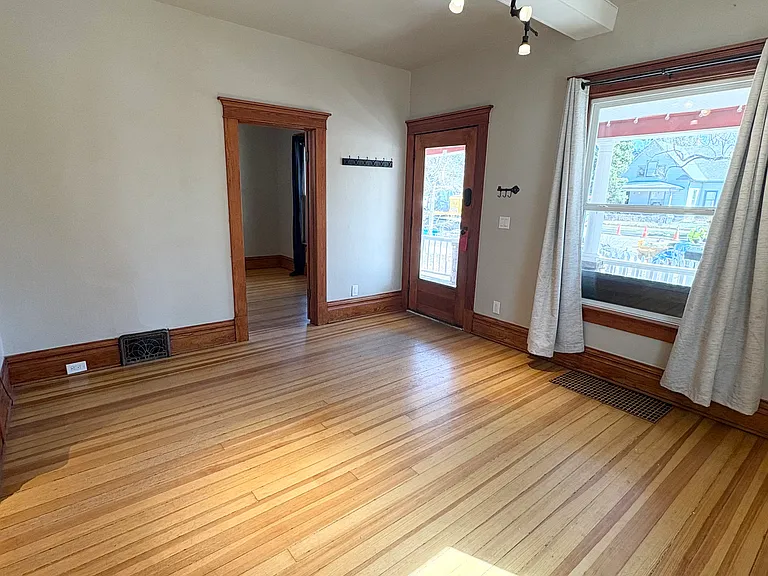 928 N Corona St — Photo 10