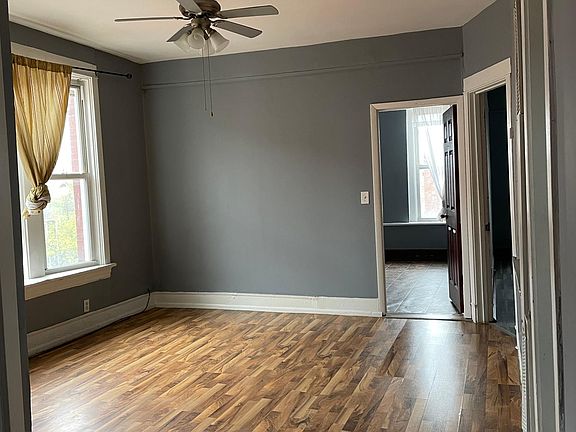 2nd image of 5043 N Clark St #3